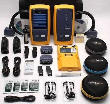 Equipo de certificación Fluke Networks DSX-5000 con sus accesorios